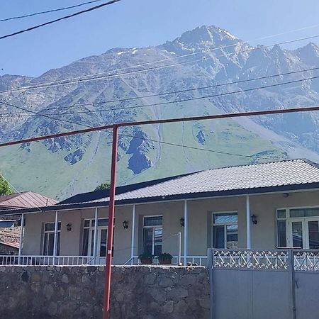 Lela Rezo Guesthouse Kazbegi Extérieur photo