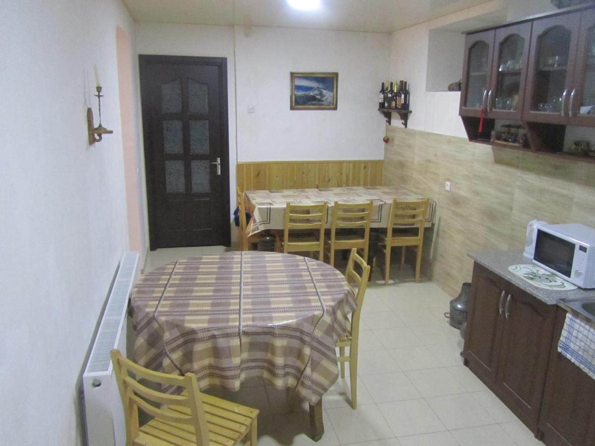 Lela Rezo Guesthouse Kazbegi Extérieur photo